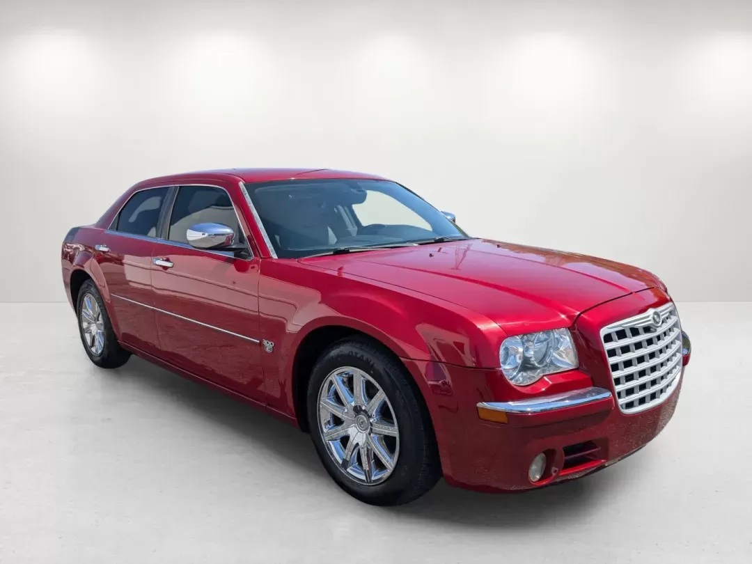 2007 Chrysler 300 (2C3KA63H47H) with an Gas V8 5.7L/345 engine, 5-Speed Automatic transmission, located at 7000 Northlake Connector, Columbus, GA, 31904, (706) 987-8085, 32.524975, -84.978134 - 2007 Chrysler 300 - Photo#2