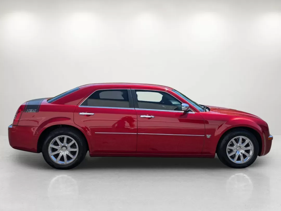 2007 Chrysler 300 (2C3KA63H47H) with an Gas V8 5.7L/345 engine, 5-Speed Automatic transmission, located at 7000 Northlake Connector, Columbus, GA, 31904, (706) 987-8085, 32.524975, -84.978134 - 2007 Chrysler 300 - Photo#3