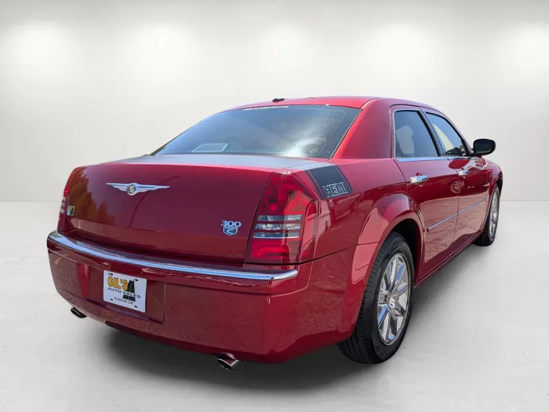 2007 Chrysler 300 (2C3KA63H47H) with an Gas V8 5.7L/345 engine, 5-Speed Automatic transmission, located at 7000 Northlake Connector, Columbus, GA, 31904, (706) 987-8085, 32.524975, -84.978134 - 2007 Chrysler 300 - Photo#4