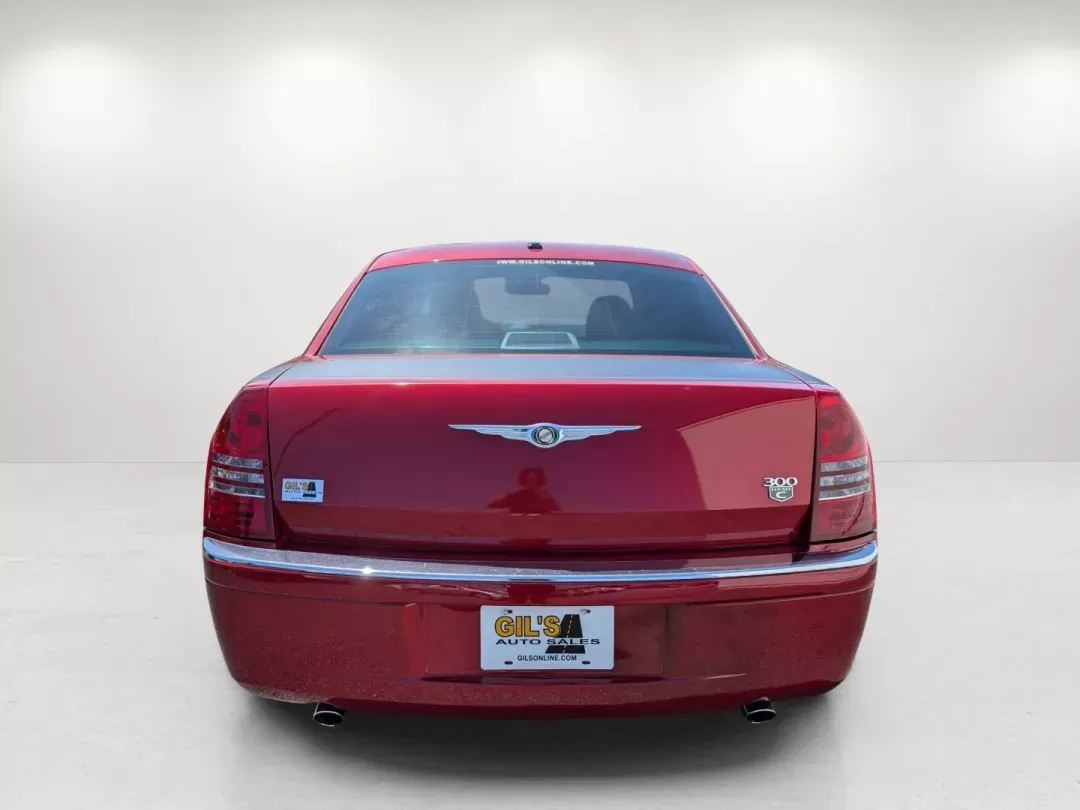 2007 Chrysler 300 (2C3KA63H47H) with an Gas V8 5.7L/345 engine, 5-Speed Automatic transmission, located at 7000 Northlake Connector, Columbus, GA, 31904, (706) 987-8085, 32.524975, -84.978134 - 2007 Chrysler 300 - Photo#5