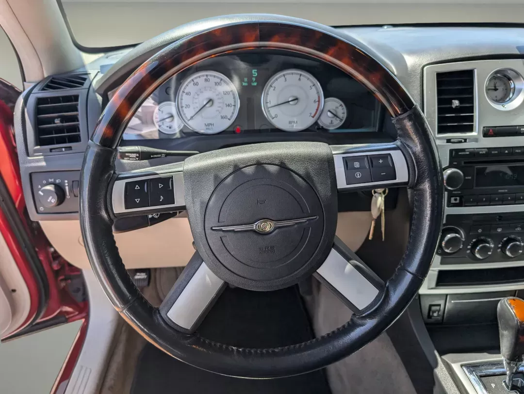 2007 Chrysler 300 (2C3KA63H47H) with an Gas V8 5.7L/345 engine, 5-Speed Automatic transmission, located at 7000 Northlake Connector, Columbus, GA, 31904, (706) 987-8085, 32.524975, -84.978134 - 2007 Chrysler 300 - Photo#15