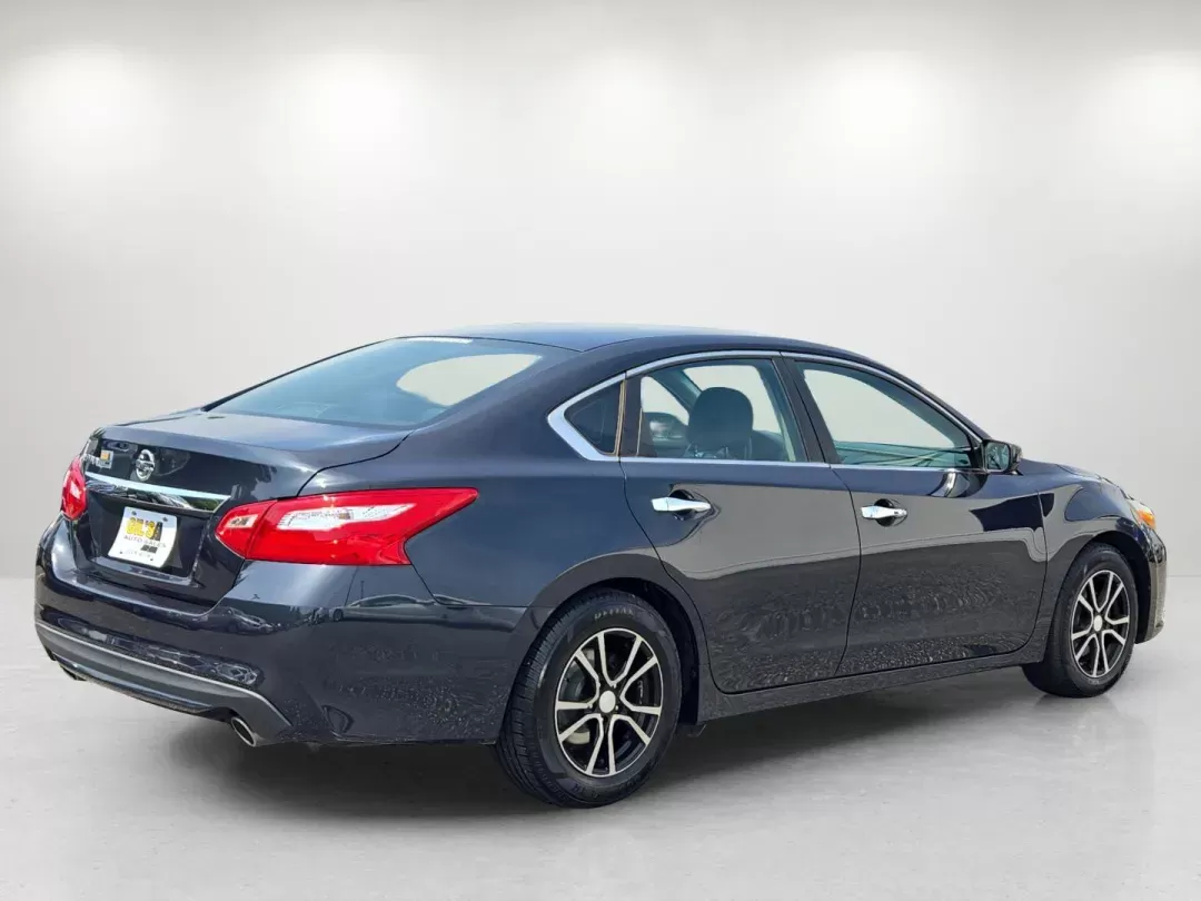 2016 Nissan Altima 2.5 (1N4AL3AP5GN) with an Other engine, located at 5115 14th Ave., Columbus, GA, 31904, (706) 323-0345, 32.511494, -84.971046 - ### Discover Your Next Adventure with the 2016 Nissan Altima at Gils Auto - Columbus!<br /> <br /> Are you searching for a reliable and stylish sedan that fits your family's lifestyle or enhances your daily commute? Look no further! The 2016 Nissan Altima is perfect for anyone who values comfort, te - Photo#4