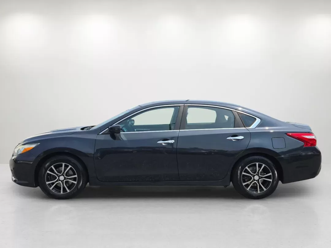 2016 Nissan Altima 2.5 (1N4AL3AP5GN) with an Other engine, located at 5115 14th Ave., Columbus, GA, 31904, (706) 323-0345, 32.511494, -84.971046 - ### Discover Your Next Adventure with the 2016 Nissan Altima at Gils Auto - Columbus!<br /> <br /> Are you searching for a reliable and stylish sedan that fits your family's lifestyle or enhances your daily commute? Look no further! The 2016 Nissan Altima is perfect for anyone who values comfort, te - Photo#7