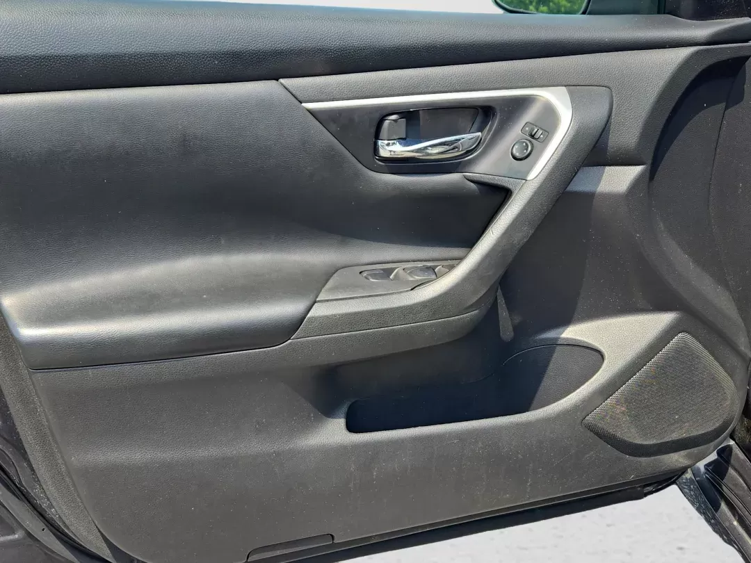 2016 Nissan Altima 2.5 (1N4AL3AP5GN) with an Other engine, located at 5115 14th Ave., Columbus, GA, 31904, (706) 323-0345, 32.511494, -84.971046 - ### Discover Your Next Adventure with the 2016 Nissan Altima at Gils Auto - Columbus!<br /> <br /> Are you searching for a reliable and stylish sedan that fits your family's lifestyle or enhances your daily commute? Look no further! The 2016 Nissan Altima is perfect for anyone who values comfort, te - Photo#9