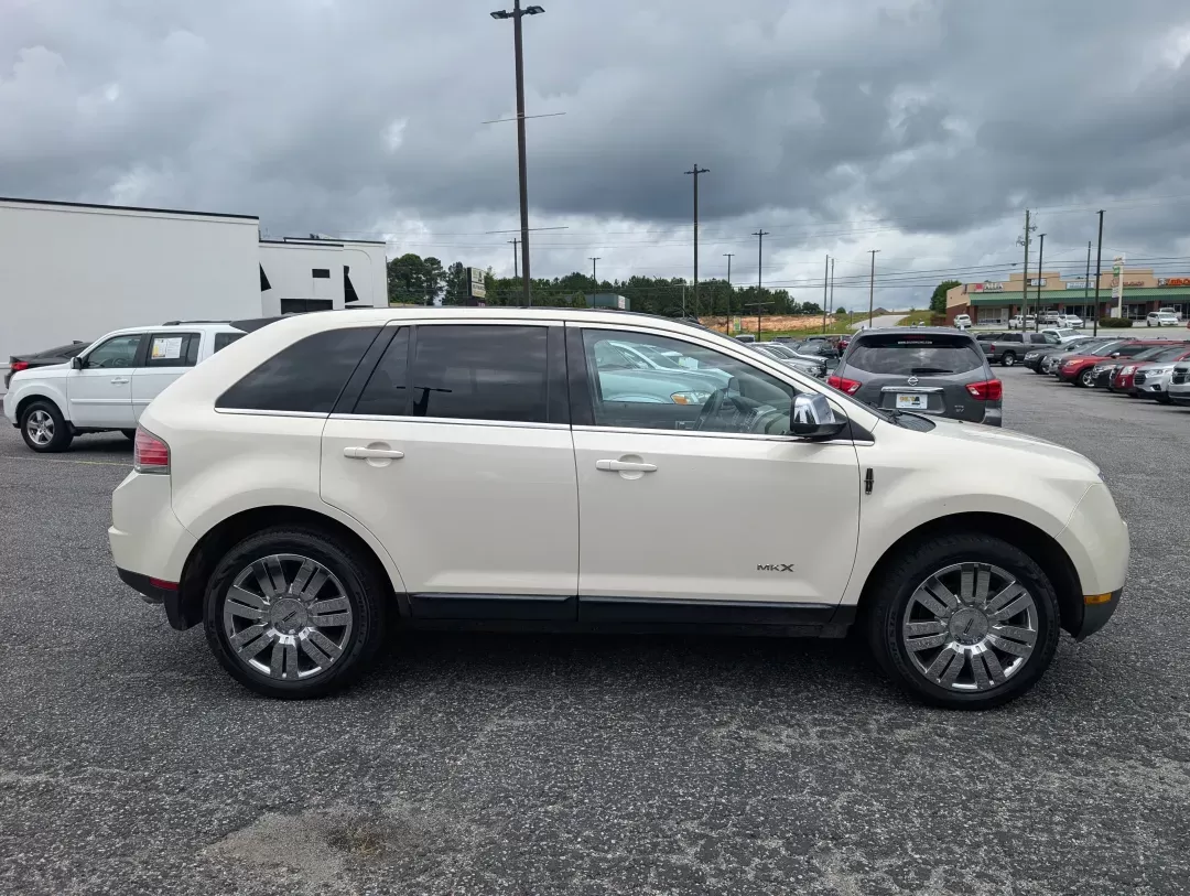 2008 Lincoln MKX (2LMDU68C38B) with an Gas V6 3.5L/213 engine, 6-Speed Automatic w/OD transmission, located at 3959 U.S. 80 W, Phenix City, AL, 36870, (334) 297-4885, 32.469296, -85.135185 - 2008 Lincoln MKX - Photo#3