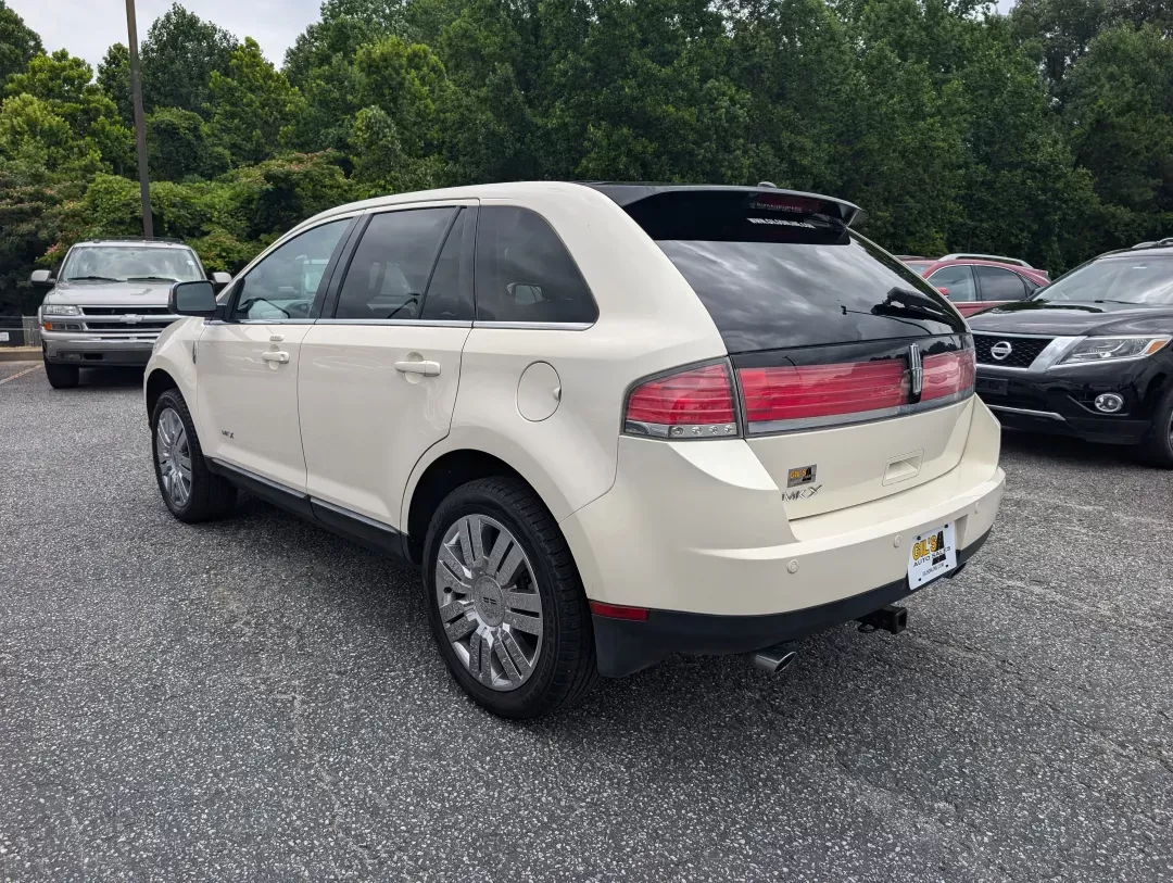 2008 Lincoln MKX (2LMDU68C38B) with an Gas V6 3.5L/213 engine, 6-Speed Automatic w/OD transmission, located at 3959 U.S. 80 W, Phenix City, AL, 36870, (334) 297-4885, 32.469296, -85.135185 - 2008 Lincoln MKX - Photo#6