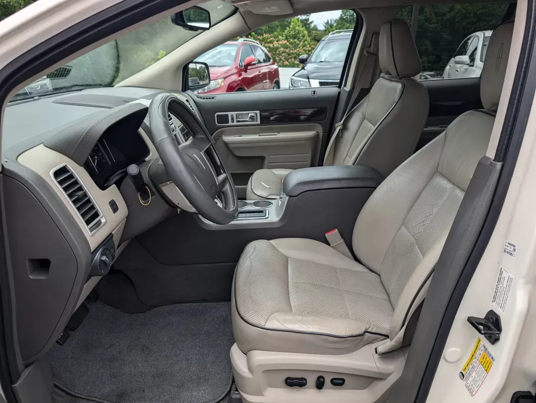 2008 Lincoln MKX (2LMDU68C38B) with an Gas V6 3.5L/213 engine, 6-Speed Automatic w/OD transmission, located at 3959 U.S. 80 W, Phenix City, AL, 36870, (334) 297-4885, 32.469296, -85.135185 - 2008 Lincoln MKX - Photo#9