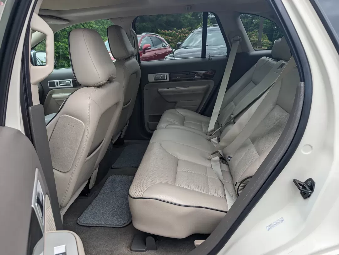2008 Lincoln MKX (2LMDU68C38B) with an Gas V6 3.5L/213 engine, 6-Speed Automatic w/OD transmission, located at 3959 U.S. 80 W, Phenix City, AL, 36870, (334) 297-4885, 32.469296, -85.135185 - 2008 Lincoln MKX - Photo#10