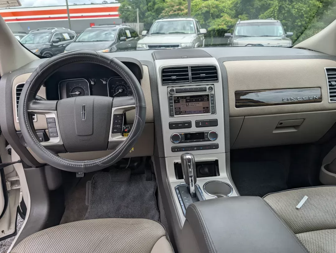 2008 Lincoln MKX (2LMDU68C38B) with an Gas V6 3.5L/213 engine, 6-Speed Automatic w/OD transmission, located at 3959 U.S. 80 W, Phenix City, AL, 36870, (334) 297-4885, 32.469296, -85.135185 - 2008 Lincoln MKX - Photo#11