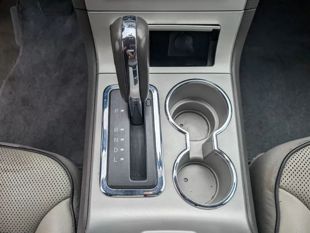 2008 Lincoln MKX (2LMDU68C38B) with an Gas V6 3.5L/213 engine, 6-Speed Automatic w/OD transmission, located at 3959 U.S. 80 W, Phenix City, AL, 36870, (334) 297-4885, 32.469296, -85.135185 - 2008 Lincoln MKX - Photo#12