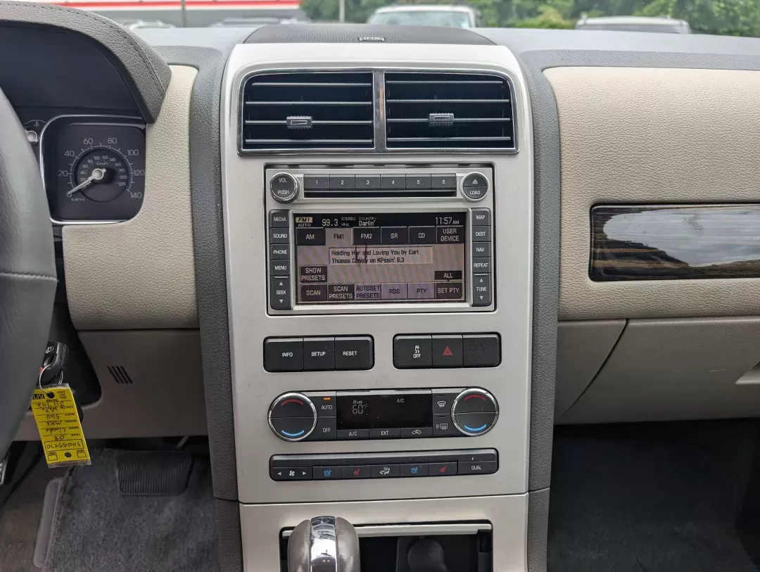2008 Lincoln MKX (2LMDU68C38B) with an Gas V6 3.5L/213 engine, 6-Speed Automatic w/OD transmission, located at 3959 U.S. 80 W, Phenix City, AL, 36870, (334) 297-4885, 32.469296, -85.135185 - 2008 Lincoln MKX - Photo#13