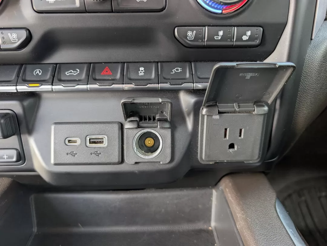 2020 /Dark Walnut/Slate GMC Sierra 1500 SLT (3GTU9DED9LG) with an Other engine, located at 3959 U.S. 80 W, Phenix City, AL, 36870, (334) 297-4885, 32.469296, -85.135185 - **Unleash Adventure with the 2020 GMC Sierra 1500 SLT at Gils Auto - Phenix City!**<br /> <br /> Are you ready to elevate your adventures on and off the road? The 2020 GMC Sierra 1500 SLT is the ideal companion for weekend getaways, family outings, and everything in between. With spacious seating fo - Photo#15