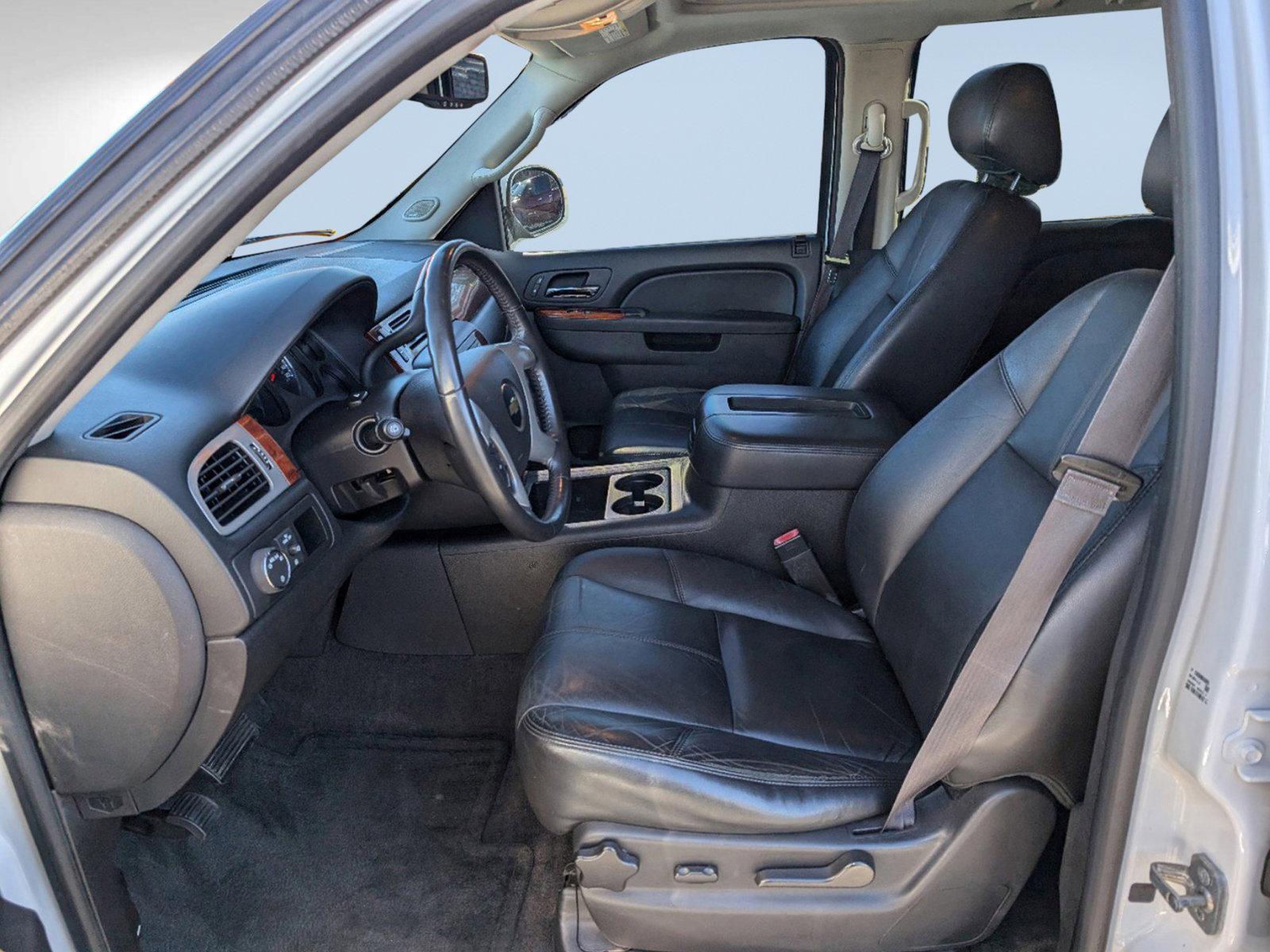 2014 /Ebony Chevrolet Suburban LT (1GNSCJE02ER) with an Gas/Ethanol V8 5.3L/323 engine, 6-Speed Automatic transmission, located at 3959 U.S. 80 W, Phenix City, AL, 36870, (334) 297-4885, 32.469296, -85.135185 - 2014 Chevrolet Suburban LT - Photo#12