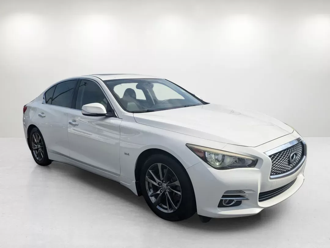 2017 Pure White /Graphite Infiniti Q50 3.0t Signature Edition (JN1EV7APXHM) with an Twin Turbo Premium Unleaded V-6 3.0 L/183 engine, 7-Speed Automatic w/OD transmission, located at 3959 U.S. 80 W, Phenix City, AL, 36870, (334) 297-4885, 32.469296, -85.135185 - 2017 Infiniti Q50 3.0t Signature Edition - Photo#3