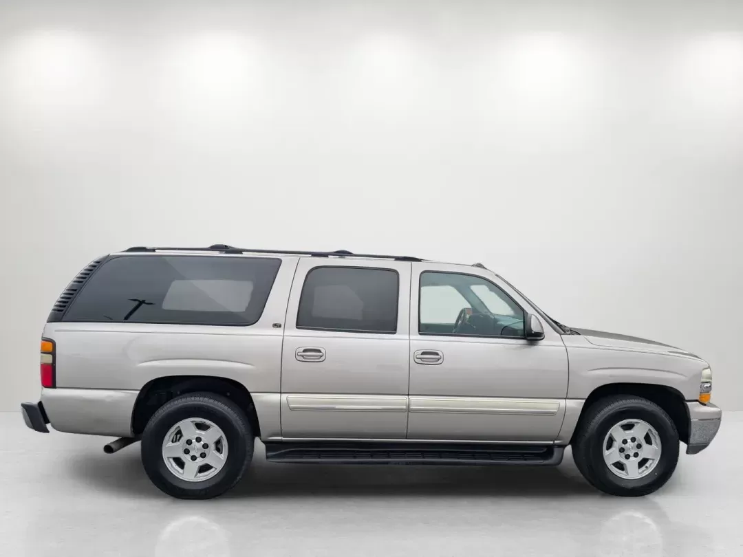 2004 /Gray/Dark Charcoal Chevrolet Suburban LT (3GNEC16Z94G) with an Other engine, located at 3959 U.S. 80 W, Phenix City, AL, 36870, (334) 297-4885, 32.469296, -85.135185 - **Discover Adventure with the 2004 Chevrolet Suburban LT at Gils Auto!**<br /> <br /> Are you ready to elevate your family road trips or weekend getaways? This 2004 Chevrolet Suburban LT, available at Gils Auto in Phenix City, AL, is your ticket to unforgettable experiences. With its spacious interi - Photo#3
