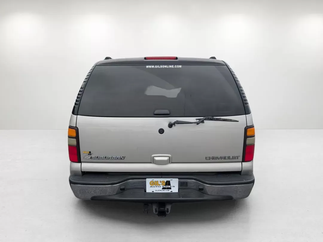 2004 /Gray/Dark Charcoal Chevrolet Suburban LT (3GNEC16Z94G) with an Other engine, located at 3959 U.S. 80 W, Phenix City, AL, 36870, (334) 297-4885, 32.469296, -85.135185 - **Discover Adventure with the 2004 Chevrolet Suburban LT at Gils Auto!**<br /> <br /> Are you ready to elevate your family road trips or weekend getaways? This 2004 Chevrolet Suburban LT, available at Gils Auto in Phenix City, AL, is your ticket to unforgettable experiences. With its spacious interi - Photo#5