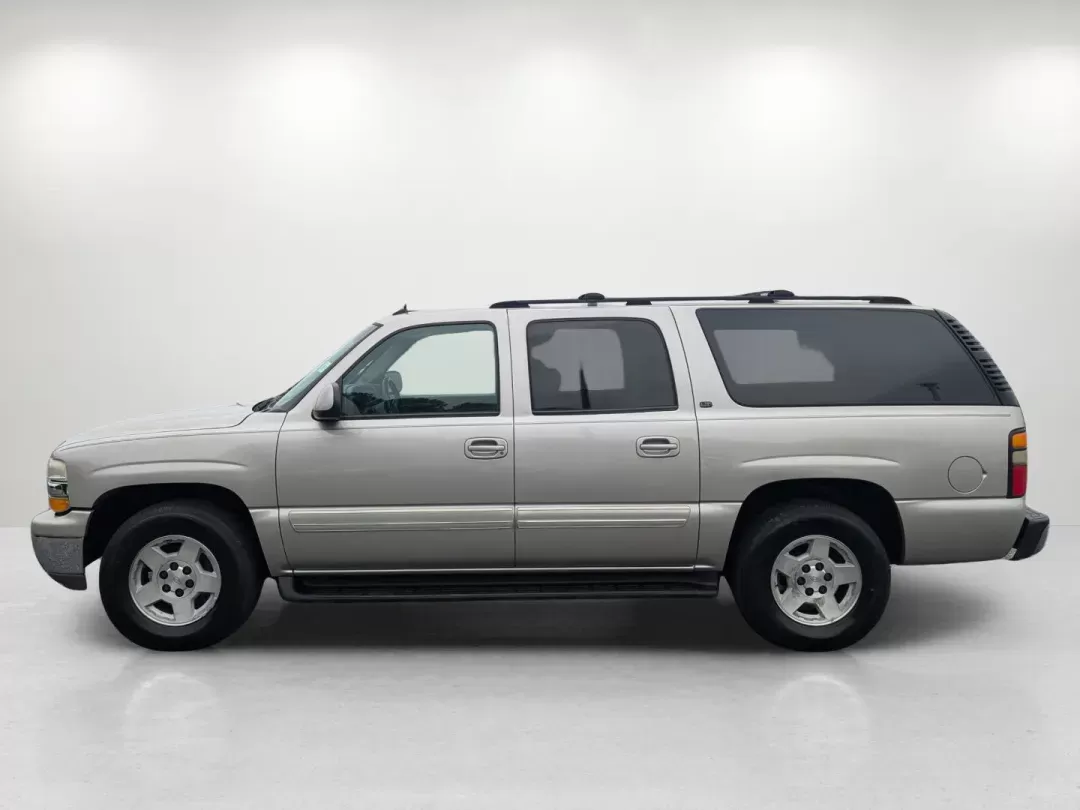 2004 /Gray/Dark Charcoal Chevrolet Suburban LT (3GNEC16Z94G) with an Other engine, located at 3959 U.S. 80 W, Phenix City, AL, 36870, (334) 297-4885, 32.469296, -85.135185 - **Discover Adventure with the 2004 Chevrolet Suburban LT at Gils Auto!**<br /> <br /> Are you ready to elevate your family road trips or weekend getaways? This 2004 Chevrolet Suburban LT, available at Gils Auto in Phenix City, AL, is your ticket to unforgettable experiences. With its spacious interi - Photo#7