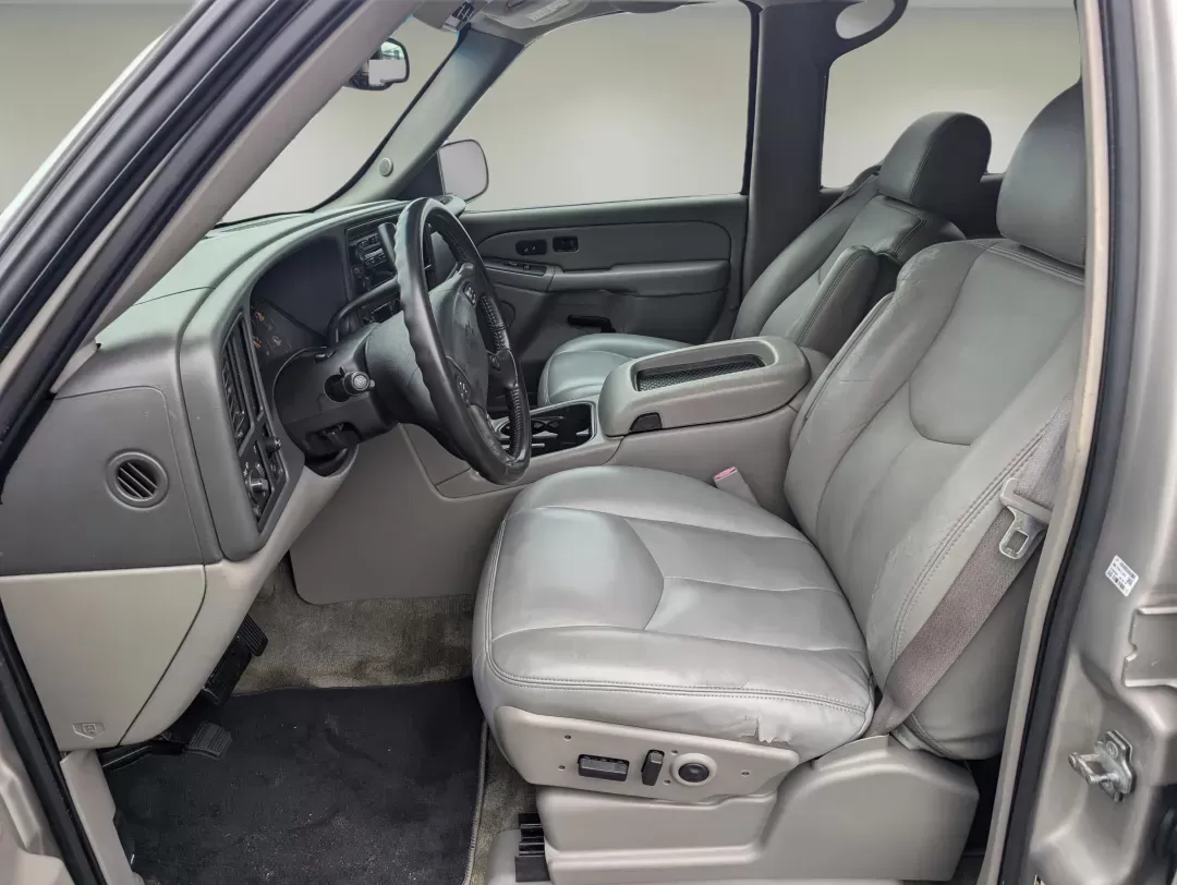2004 /Gray/Dark Charcoal Chevrolet Suburban LT (3GNEC16Z94G) with an Other engine, located at 3959 U.S. 80 W, Phenix City, AL, 36870, (334) 297-4885, 32.469296, -85.135185 - **Discover Adventure with the 2004 Chevrolet Suburban LT at Gils Auto!**<br /> <br /> Are you ready to elevate your family road trips or weekend getaways? This 2004 Chevrolet Suburban LT, available at Gils Auto in Phenix City, AL, is your ticket to unforgettable experiences. With its spacious interi - Photo#9