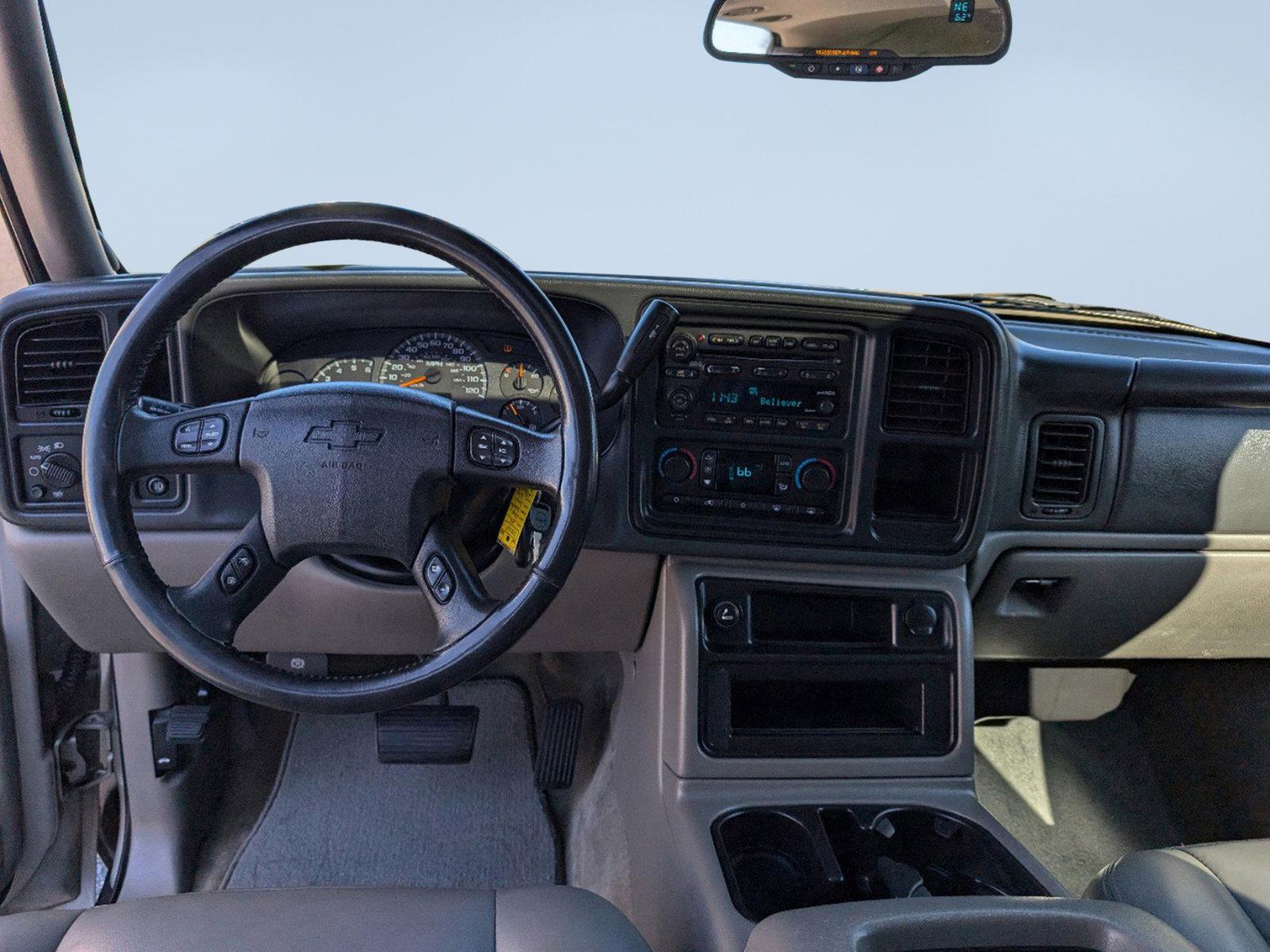 2004 /Gray/Dark Charcoal Chevrolet Suburban LT (3GNEC16Z94G) with an Gas V8 5.3L/327 engine, 4-Speed Automatic w/OD transmission, located at 7000 Northlake Connector, Columbus, GA, 31904, (706) 987-8085, 32.524975, -84.978134 - 2004 Chevrolet Suburban LT - Photo#11