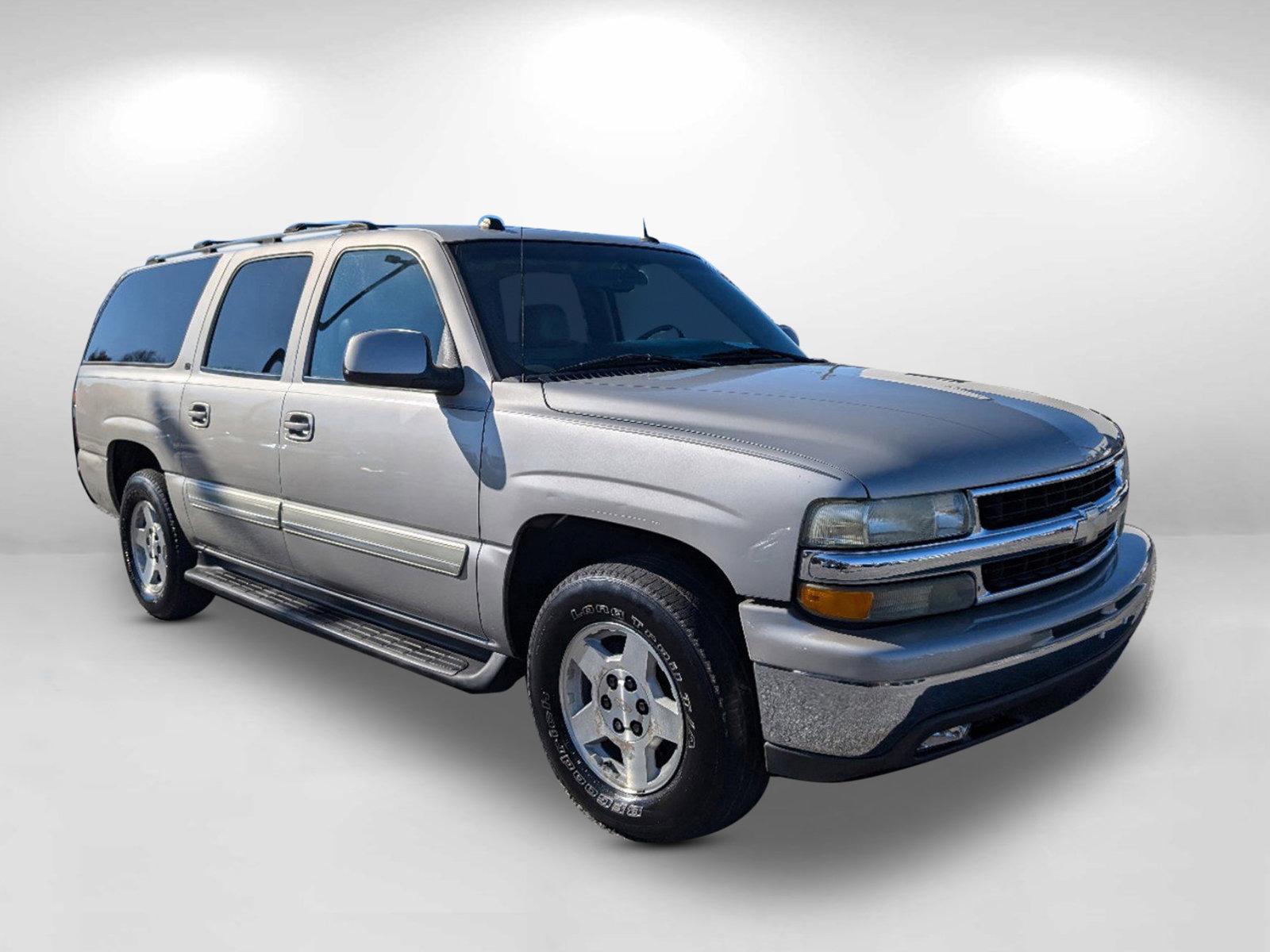 2004 /Gray/Dark Charcoal Chevrolet Suburban LT (3GNEC16Z94G) with an Gas V8 5.3L/327 engine, 4-Speed Automatic w/OD transmission, located at 7000 Northlake Connector, Columbus, GA, 31904, (706) 987-8085, 32.524975, -84.978134 - 2004 Chevrolet Suburban LT - Photo#3