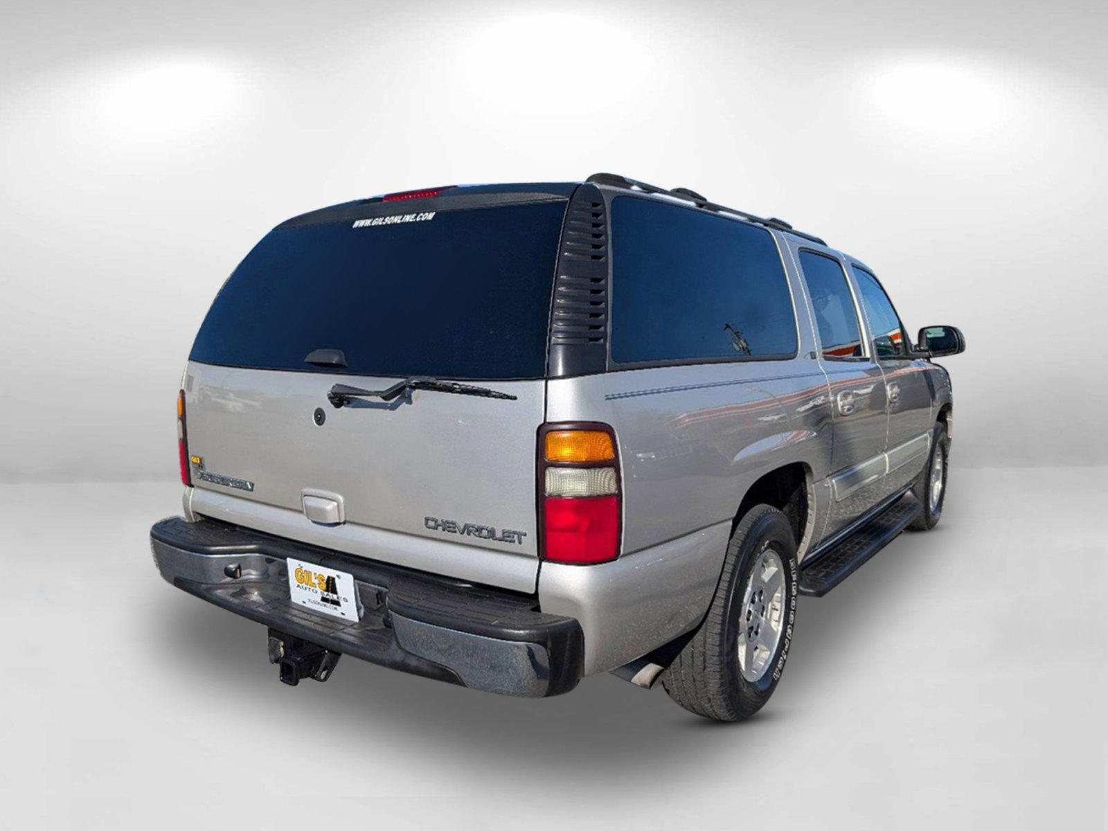 2004 /Gray/Dark Charcoal Chevrolet Suburban LT (3GNEC16Z94G) with an Gas V8 5.3L/327 engine, 4-Speed Automatic w/OD transmission, located at 7000 Northlake Connector, Columbus, GA, 31904, (706) 987-8085, 32.524975, -84.978134 - 2004 Chevrolet Suburban LT - Photo#5