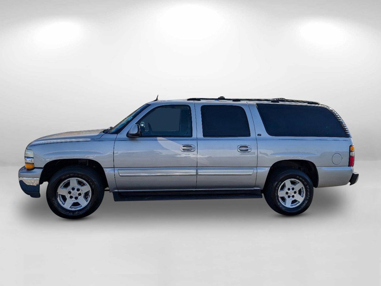 2004 /Gray/Dark Charcoal Chevrolet Suburban LT (3GNEC16Z94G) with an Gas V8 5.3L/327 engine, 4-Speed Automatic w/OD transmission, located at 7000 Northlake Connector, Columbus, GA, 31904, (706) 987-8085, 32.524975, -84.978134 - 2004 Chevrolet Suburban LT - Photo#8