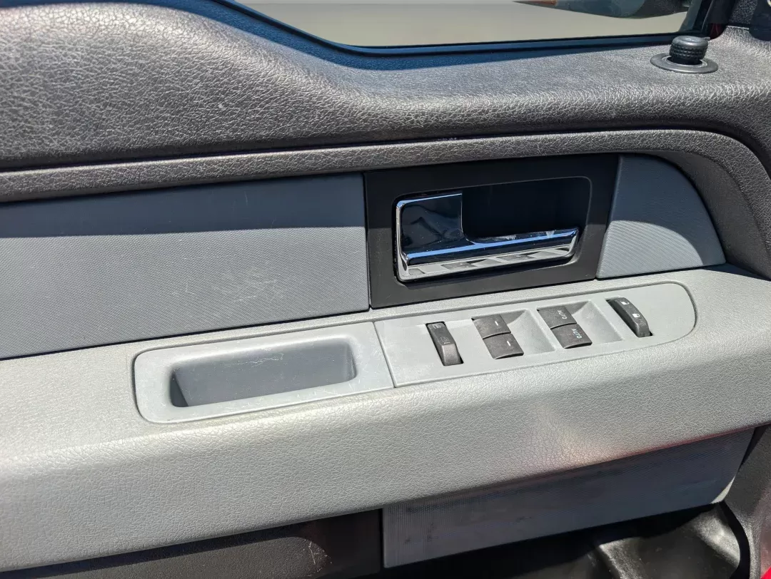 2013 Ford F-150 XLT (1FTFX1CT0DF) with an Turbocharged Gas V6 3.5L/213 engine, 6-Speed Automatic transmission, located at 7000 Northlake Connector, Columbus, GA, 31904, (706) 987-8085, 32.524975, -84.978134 - 2013 Ford F-150 XLT - Photo#9