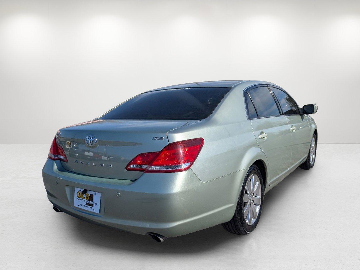 2007 Toyota Avalon XLS (4T1BK36B07U) with an Gas V6 3.5L/211 engine, 5-Speed Automatic w/OD transmission, located at 7000 Northlake Connector, Columbus, GA, 31904, (706) 987-8085, 32.524975, -84.978134 - 2007 Toyota Avalon XLS - Photo#4