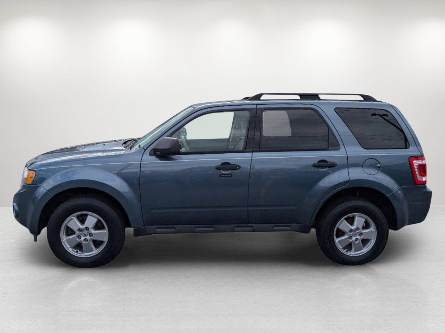 2011 Ford Escape XLT (1FMCU0DG9BK) with an Gas/Ethanol V6 3.0L/181 engine, 6-Speed Automatic transmission, located at 7000 Northlake Connector, Columbus, GA, 31904, (706) 987-8085, 32.524975, -84.978134 - 2011 Ford Escape XLT - Photo#7