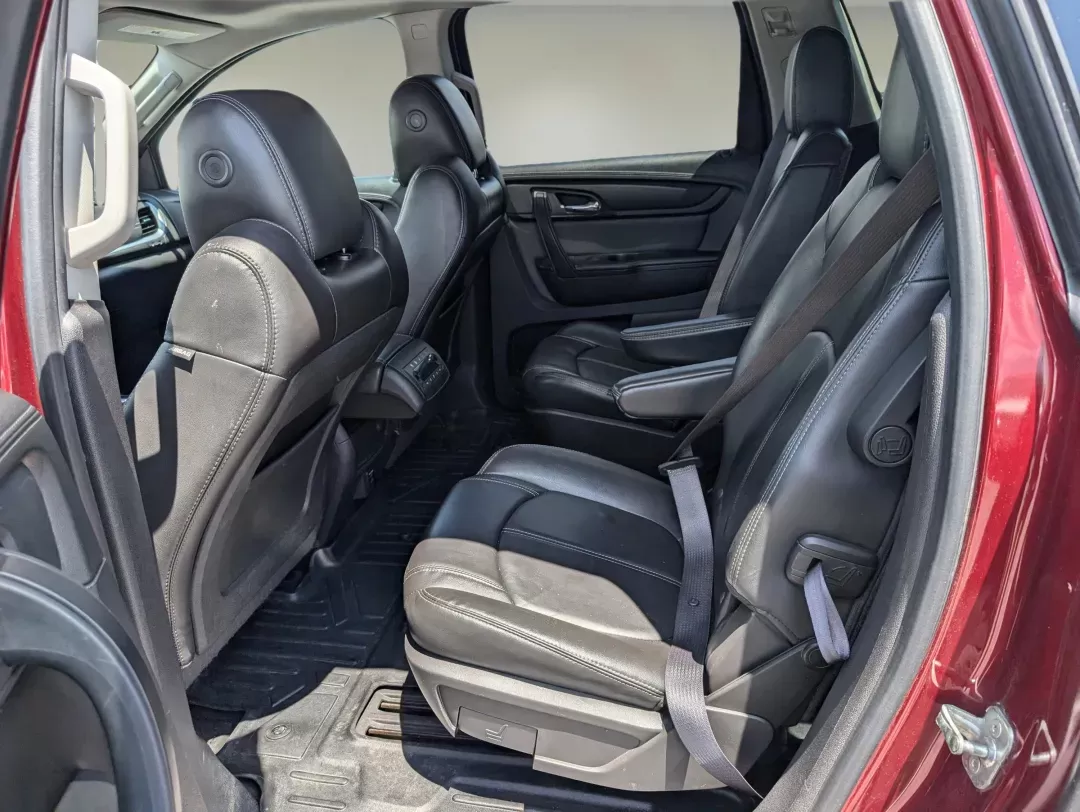 2015 /Ebony Chevrolet Traverse LT (1GNKVHKD6FJ) with an Gas V6 3.6L/217 engine, 6-Speed Automatic transmission, located at 3959 U.S. 80 W, Phenix City, AL, 36870, (334) 297-4885, 32.469296, -85.135185 - 2015 Chevrolet Traverse LT - Photo#10