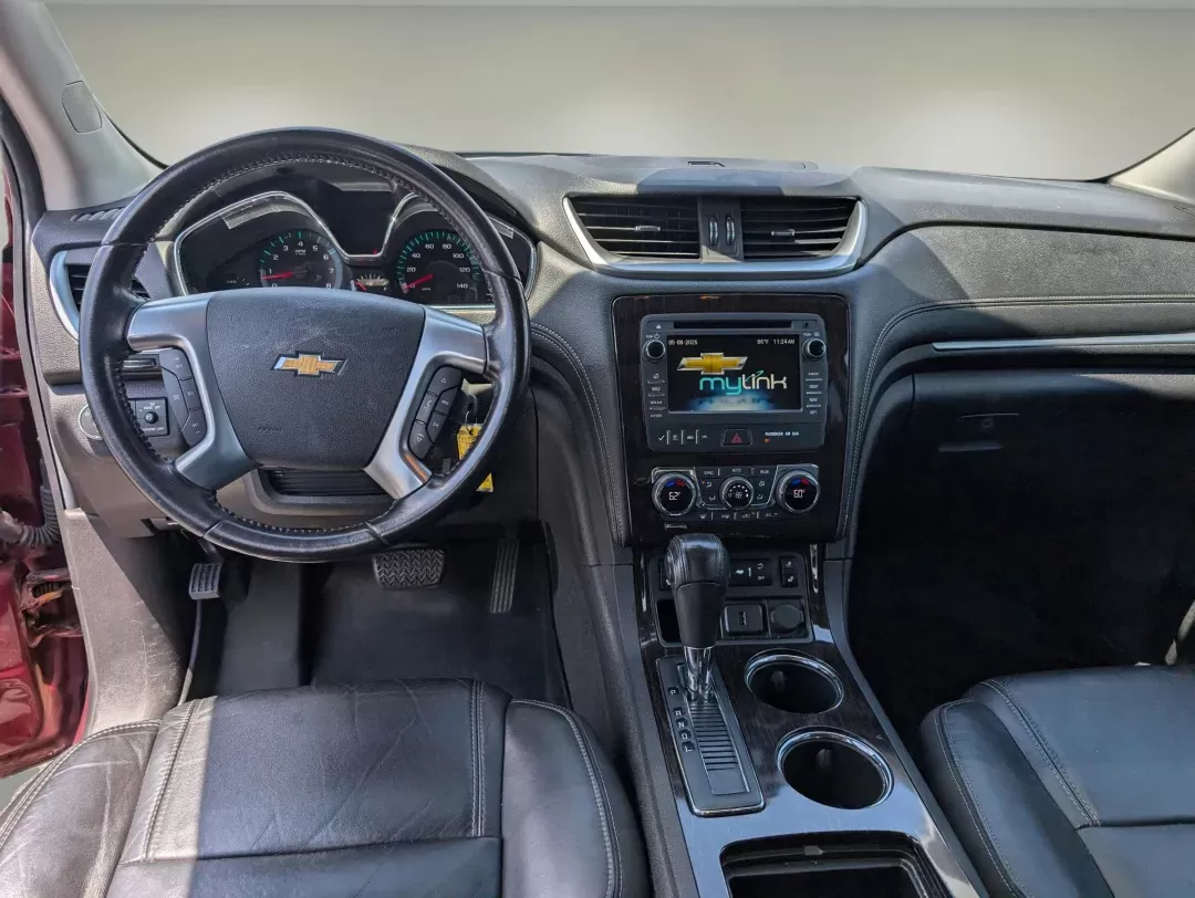 2015 /Ebony Chevrolet Traverse LT (1GNKVHKD6FJ) with an Gas V6 3.6L/217 engine, 6-Speed Automatic transmission, located at 3959 U.S. 80 W, Phenix City, AL, 36870, (334) 297-4885, 32.469296, -85.135185 - 2015 Chevrolet Traverse LT - Photo#12