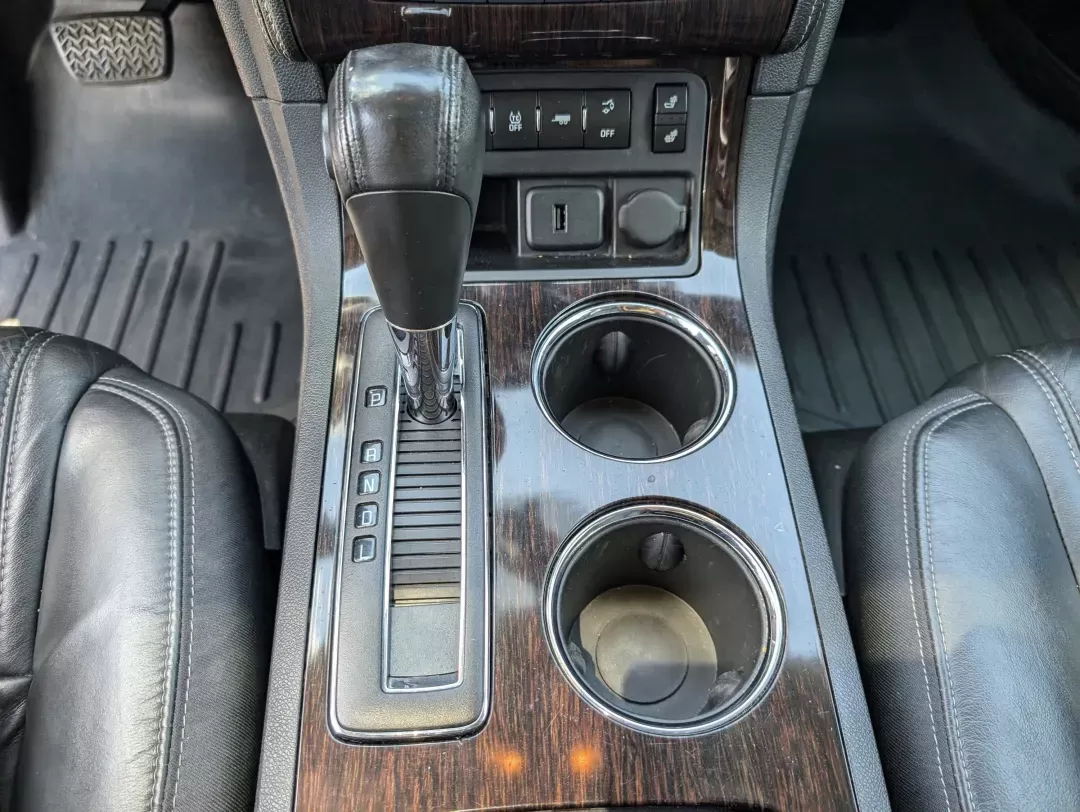 2015 /Ebony Chevrolet Traverse LT (1GNKVHKD6FJ) with an Gas V6 3.6L/217 engine, 6-Speed Automatic transmission, located at 3959 U.S. 80 W, Phenix City, AL, 36870, (334) 297-4885, 32.469296, -85.135185 - 2015 Chevrolet Traverse LT - Photo#13