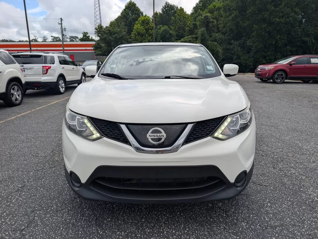 2019 Glacier White /Charcoal Nissan Rogue S (JN1BJ1CP2KW) with an Other engine, located at 3959 U.S. 80 W, Phenix City, AL, 36870, (334) 297-4885, 32.469296, -85.135185 - Are you ready to elevate your weekend adventures or tackle your daily commute with confidence? The 2019 Nissan Rogue S is the perfect companion for anyone seeking versatility, comfort, and efficiency. This stylish Sport Utility Vehicle (SUV) is designed to accommodate a variety of lifestyles, making - Photo#1
