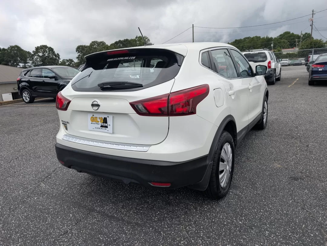 2019 Glacier White /Charcoal Nissan Rogue S (JN1BJ1CP2KW) with an Other engine, located at 3959 U.S. 80 W, Phenix City, AL, 36870, (334) 297-4885, 32.469296, -85.135185 - Are you ready to elevate your weekend adventures or tackle your daily commute with confidence? The 2019 Nissan Rogue S is the perfect companion for anyone seeking versatility, comfort, and efficiency. This stylish Sport Utility Vehicle (SUV) is designed to accommodate a variety of lifestyles, making - Photo#4