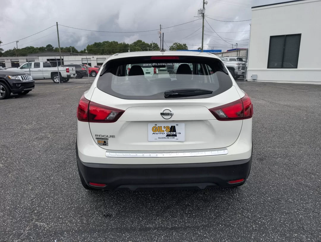 2019 Glacier White /Charcoal Nissan Rogue S (JN1BJ1CP2KW) with an Other engine, located at 3959 U.S. 80 W, Phenix City, AL, 36870, (334) 297-4885, 32.469296, -85.135185 - Are you ready to elevate your weekend adventures or tackle your daily commute with confidence? The 2019 Nissan Rogue S is the perfect companion for anyone seeking versatility, comfort, and efficiency. This stylish Sport Utility Vehicle (SUV) is designed to accommodate a variety of lifestyles, making - Photo#5