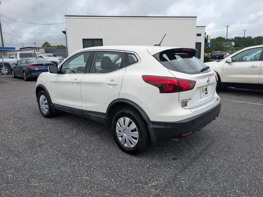 2019 Glacier White /Charcoal Nissan Rogue S (JN1BJ1CP2KW) with an Other engine, located at 3959 U.S. 80 W, Phenix City, AL, 36870, (334) 297-4885, 32.469296, -85.135185 - Are you ready to elevate your weekend adventures or tackle your daily commute with confidence? The 2019 Nissan Rogue S is the perfect companion for anyone seeking versatility, comfort, and efficiency. This stylish Sport Utility Vehicle (SUV) is designed to accommodate a variety of lifestyles, making - Photo#6