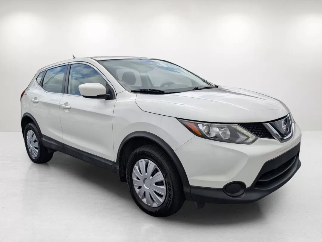 2019 Glacier White /Charcoal Nissan Rogue S (JN1BJ1CP2KW) with an Other engine, located at 7000 Northlake Connector, Columbus, GA, 31904, (706) 987-8085, 32.524975, -84.978134 - 2019 Nissan Rogue S - Photo#2