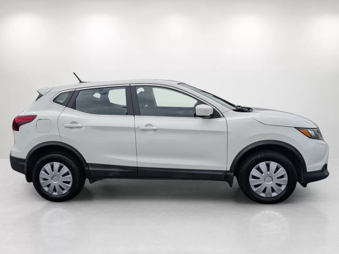 2019 Glacier White /Charcoal Nissan Rogue S (JN1BJ1CP2KW) with an Other engine, located at 7000 Northlake Connector, Columbus, GA, 31904, (706) 987-8085, 32.524975, -84.978134 - 2019 Nissan Rogue S - Photo#3