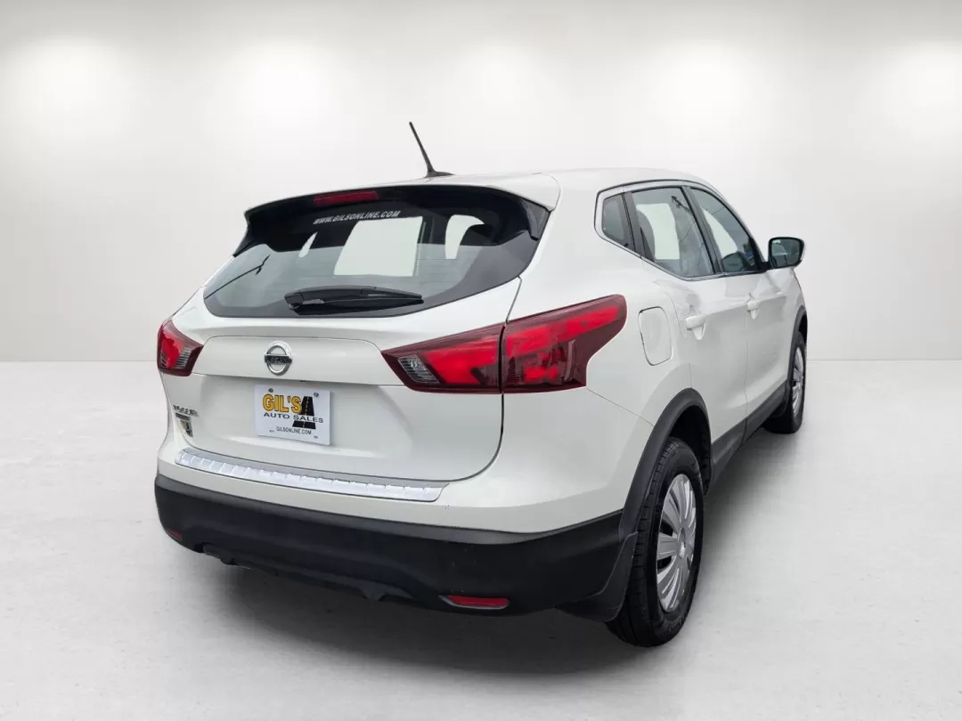 2019 Glacier White /Charcoal Nissan Rogue S (JN1BJ1CP2KW) with an Other engine, located at 7000 Northlake Connector, Columbus, GA, 31904, (706) 987-8085, 32.524975, -84.978134 - 2019 Nissan Rogue S - Photo#4