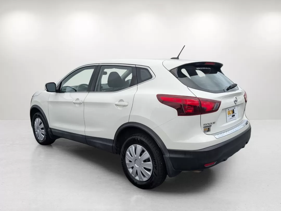 2019 Glacier White /Charcoal Nissan Rogue S (JN1BJ1CP2KW) with an Other engine, located at 7000 Northlake Connector, Columbus, GA, 31904, (706) 987-8085, 32.524975, -84.978134 - 2019 Nissan Rogue S - Photo#6