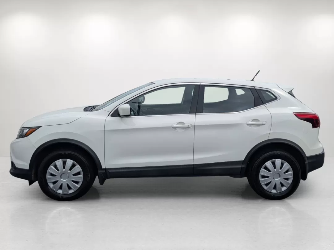 2019 Glacier White /Charcoal Nissan Rogue S (JN1BJ1CP2KW) with an Other engine, located at 7000 Northlake Connector, Columbus, GA, 31904, (706) 987-8085, 32.524975, -84.978134 - 2019 Nissan Rogue S - Photo#7