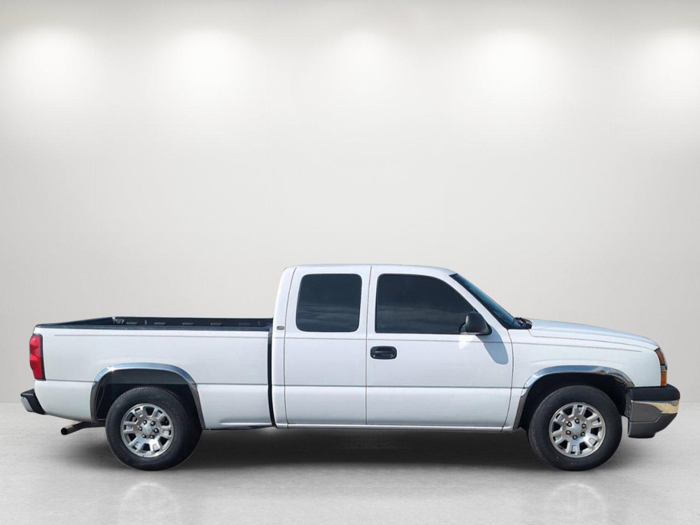 2005 /Dark Charcoal Chevrolet Silverado 1500 Work Truck (1GCEC19X55Z) with an Gas V6 4.3L/262 engine, 4-Speed Automatic w/OD transmission, located at 804 22nd Ave, Phenix City, AL, 36870, (334) 297-1860, 32.484749, -85.024475 - 2005 Chevrolet Silverado 1500 Work Truck - Photo#3