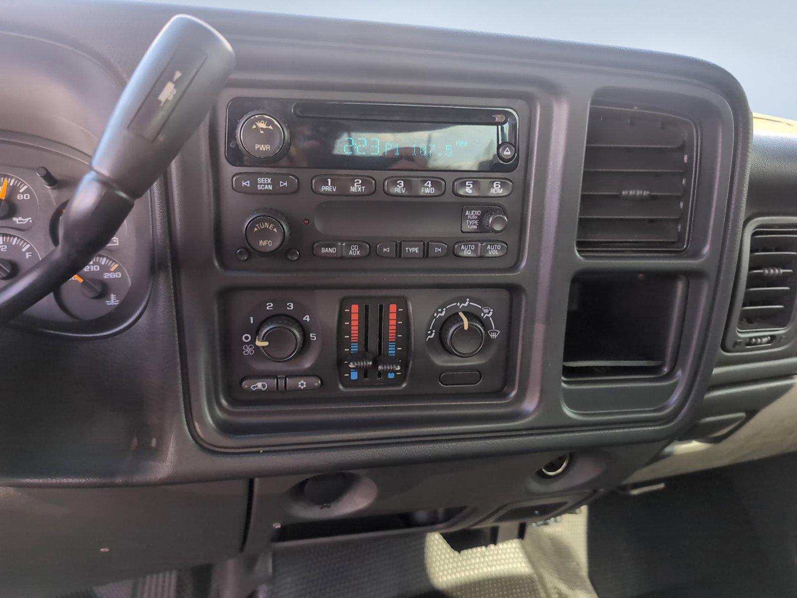 2005 /Dark Charcoal Chevrolet Silverado 1500 Work Truck (1GCEC19X55Z) with an Gas V6 4.3L/262 engine, 4-Speed Automatic w/OD transmission, located at 521 Old Farm Lane Rd, Prattville, AL, 36066, (334) 325-1505, 32.482460, -86.416367 - 2005 Chevrolet Silverado 1500 Work Truck - Photo#13