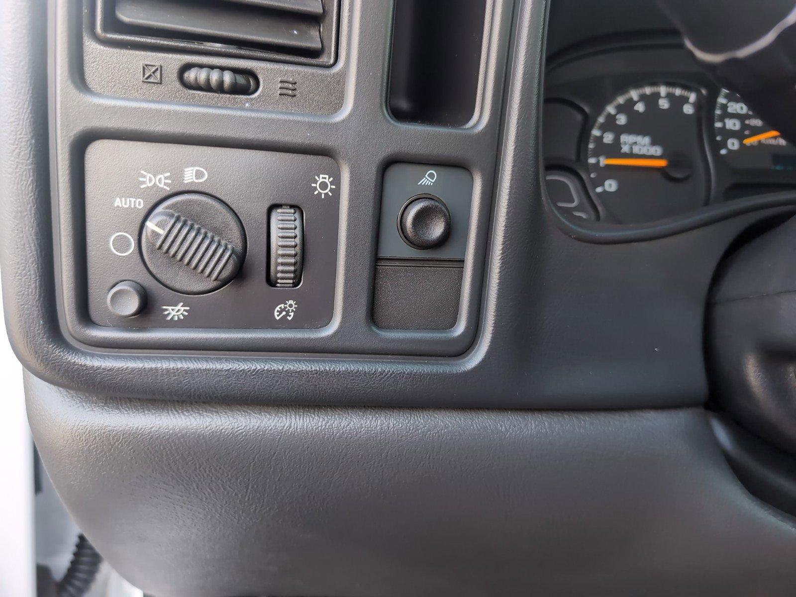 2005 /Dark Charcoal Chevrolet Silverado 1500 Work Truck (1GCEC19X55Z) with an Gas V6 4.3L/262 engine, 4-Speed Automatic w/OD transmission, located at 521 Old Farm Lane Rd, Prattville, AL, 36066, (334) 325-1505, 32.482460, -86.416367 - 2005 Chevrolet Silverado 1500 Work Truck - Photo#17