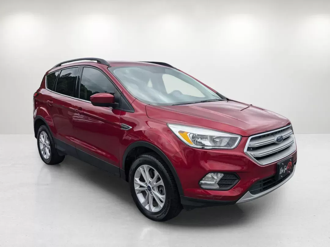 2018 Red Ford Escape SE (1FMCU9GD1JU) with an Intercooled Turbo Regular Unleaded I-4 1.5 L/91 engine, 6-Speed Automatic w/OD transmission, located at 3959 U.S. 80 W, Phenix City, AL, 36870, (334) 297-4885, 32.469296, -85.135185 - 2018 Ford Escape SE - Photo#3