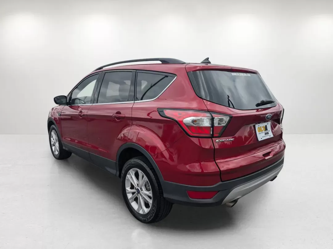2018 Red Ford Escape SE (1FMCU9GD1JU) with an Intercooled Turbo Regular Unleaded I-4 1.5 L/91 engine, 6-Speed Automatic w/OD transmission, located at 3959 U.S. 80 W, Phenix City, AL, 36870, (334) 297-4885, 32.469296, -85.135185 - 2018 Ford Escape SE - Photo#7