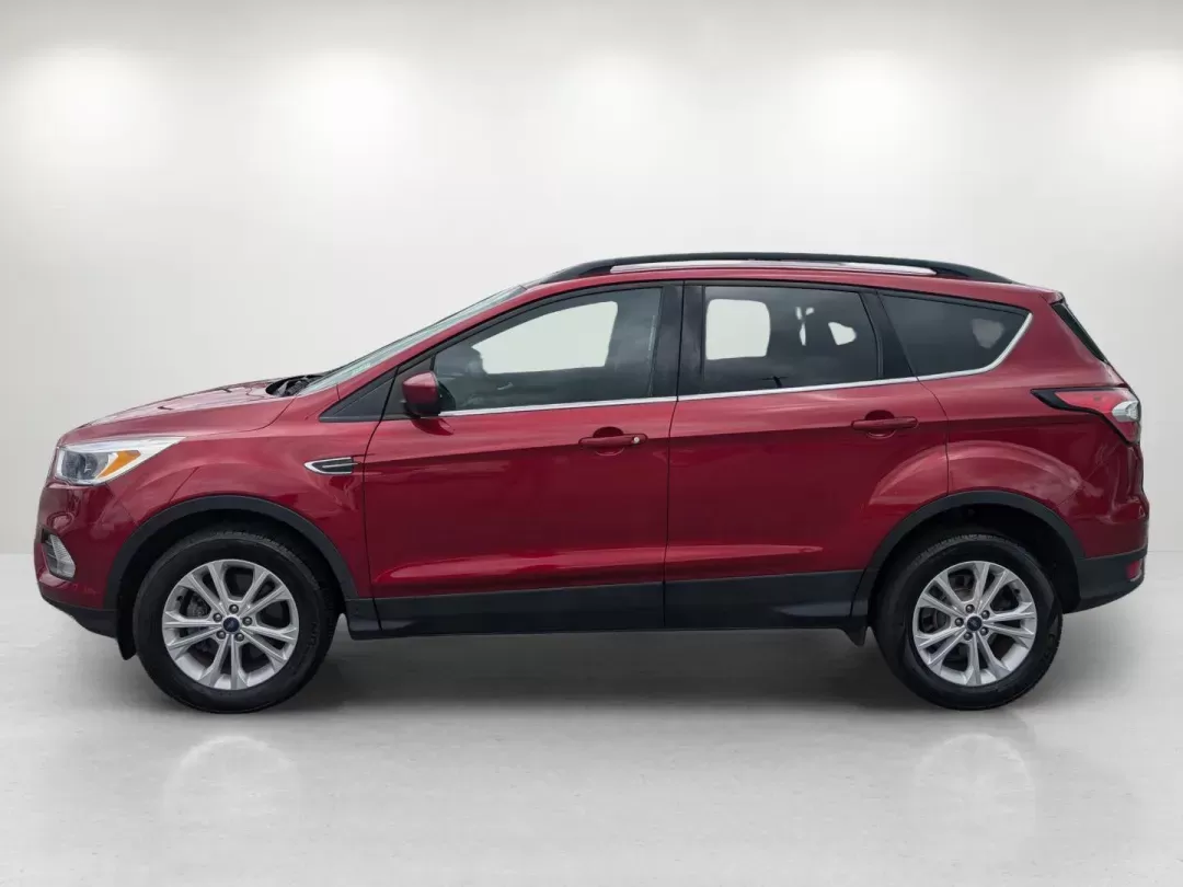 2018 Red Ford Escape SE (1FMCU9GD1JU) with an Intercooled Turbo Regular Unleaded I-4 1.5 L/91 engine, 6-Speed Automatic w/OD transmission, located at 3959 U.S. 80 W, Phenix City, AL, 36870, (334) 297-4885, 32.469296, -85.135185 - 2018 Ford Escape SE - Photo#8