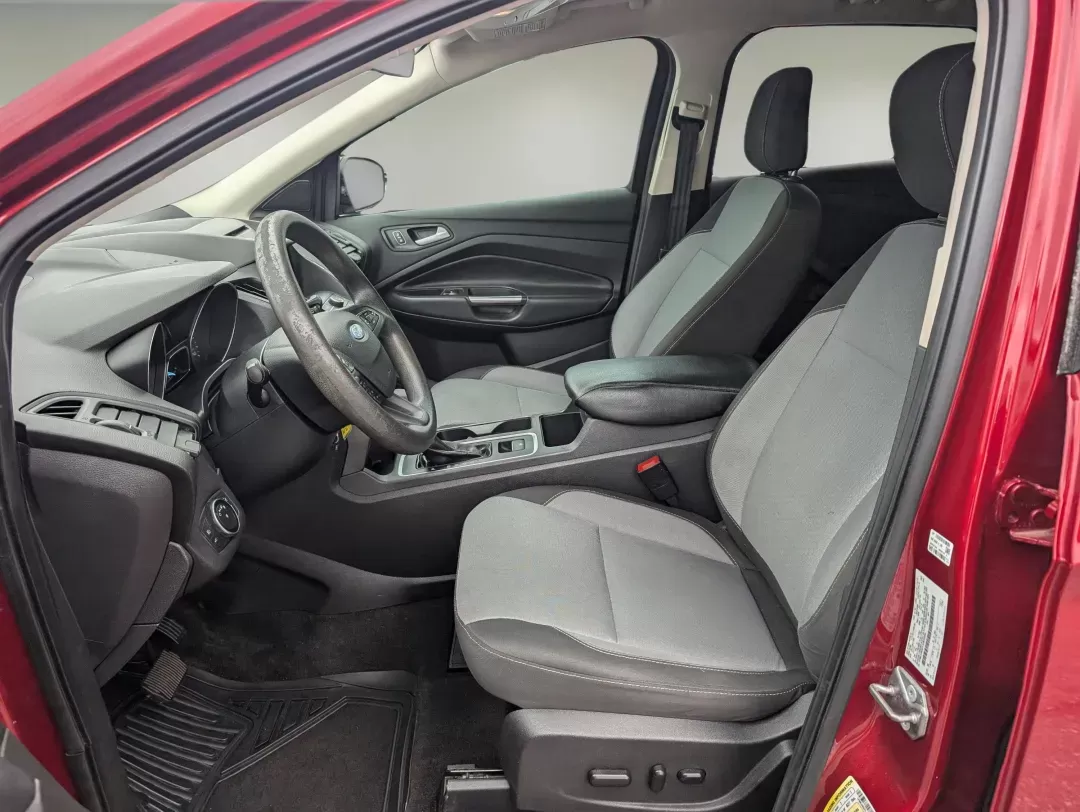 2018 Red Ford Escape SE (1FMCU9GD1JU) with an Intercooled Turbo Regular Unleaded I-4 1.5 L/91 engine, 6-Speed Automatic w/OD transmission, located at 3959 U.S. 80 W, Phenix City, AL, 36870, (334) 297-4885, 32.469296, -85.135185 - 2018 Ford Escape SE - Photo#10