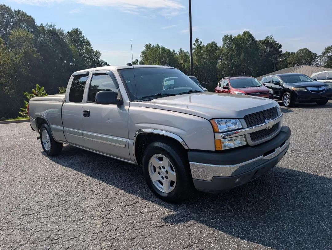 2005 Silver Birch Metallic /Medium Gray Chevrolet Silverado 1500 LT (2GCEC19T651) with an Other engine, located at 3959 U.S. 80 W, Phenix City, AL, 36870, (334) 297-4885, 32.469296, -85.135185 - **Unleash Your Adventurous Spirit with the 2005 Chevrolet Silverado 1500 LT!** <br /> <br /> Are you ready to take on your next weekend adventure or tackle those daily commutes with confidence? The 2005 Chevrolet Silverado 1500 LT is not just a truck; it's your companion for life's journey. Whether - Photo#2
