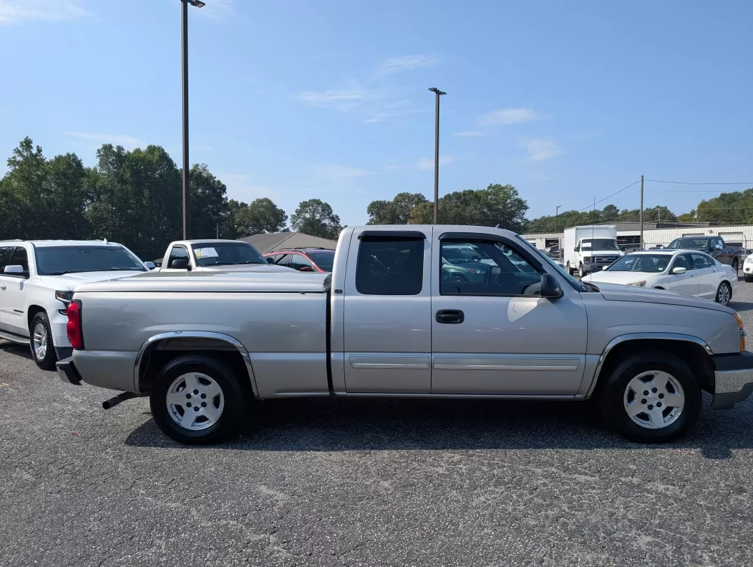 2005 Silver Birch Metallic /Medium Gray Chevrolet Silverado 1500 LT (2GCEC19T651) with an Other engine, located at 3959 U.S. 80 W, Phenix City, AL, 36870, (334) 297-4885, 32.469296, -85.135185 - **Unleash Your Adventurous Spirit with the 2005 Chevrolet Silverado 1500 LT!** <br /> <br /> Are you ready to take on your next weekend adventure or tackle those daily commutes with confidence? The 2005 Chevrolet Silverado 1500 LT is not just a truck; it's your companion for life's journey. Whether - Photo#3